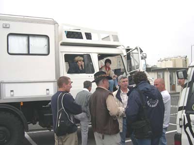 Les Boys discutent de l'option Unimog